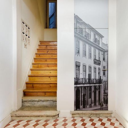 Update Urban Chic Flat In 19Th Century Building 2 Bedrooms & 2 Bathrooms & Ac Central Alfama District リスボン エクステリア 写真