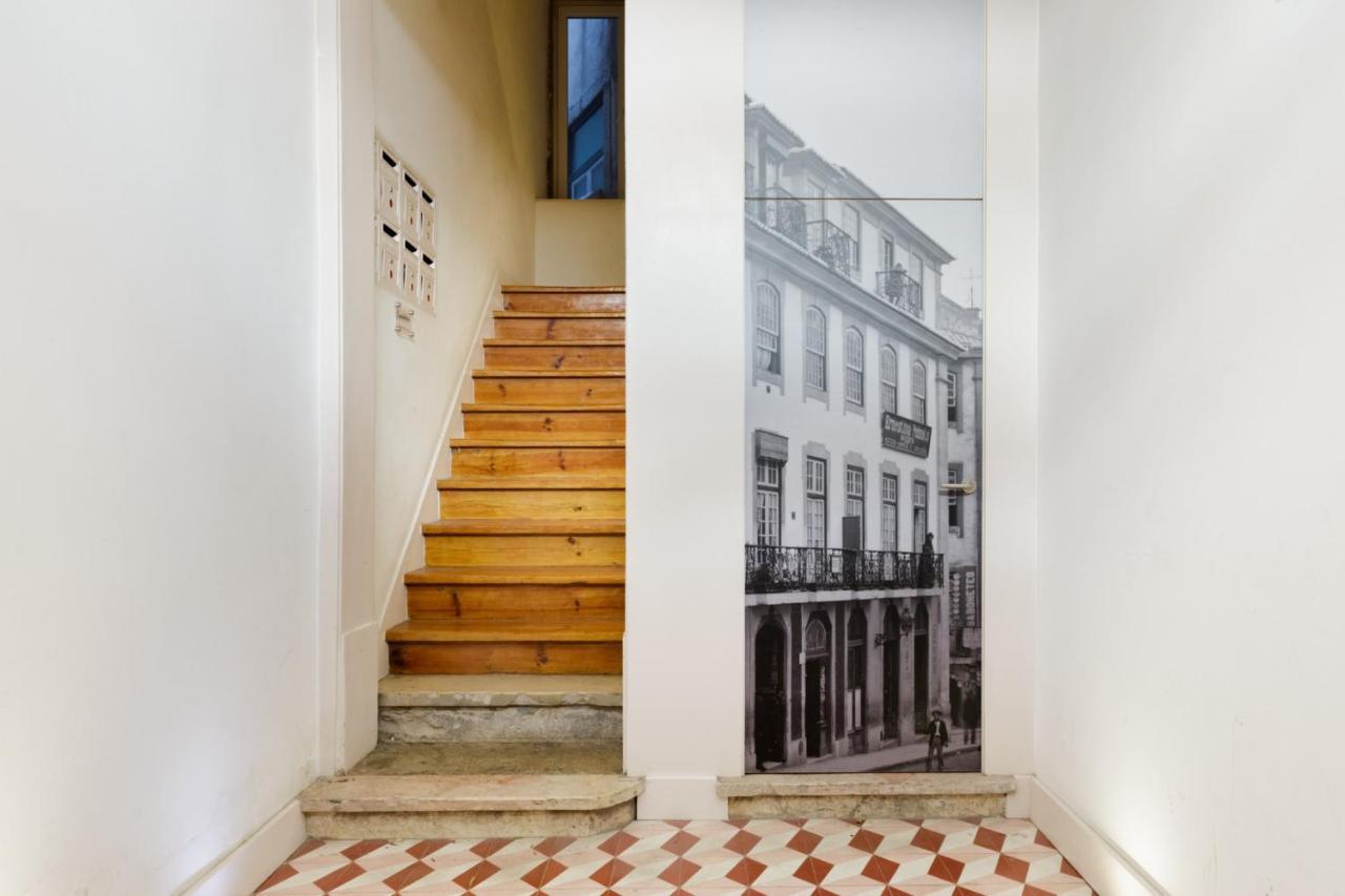 Update Urban Chic Flat In 19Th Century Building 2 Bedrooms & 2 Bathrooms & Ac Central Alfama District リスボン エクステリア 写真