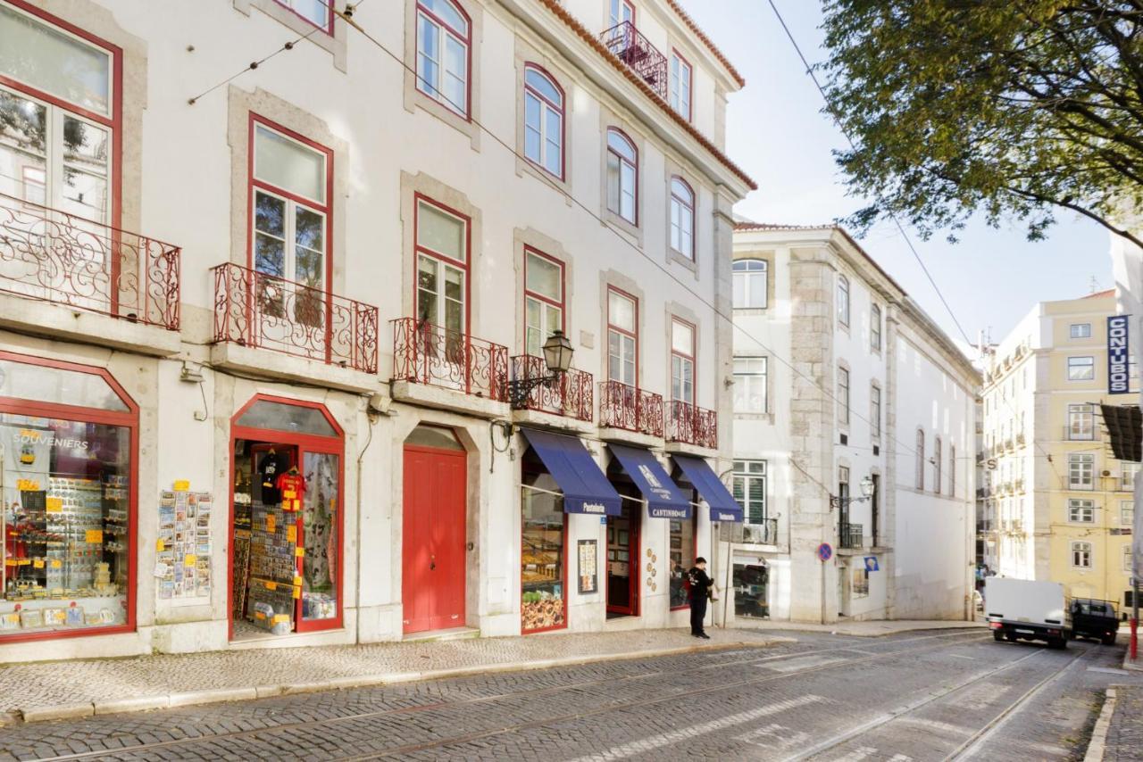 Update Urban Chic Flat In 19Th Century Building 2 Bedrooms & 2 Bathrooms & Ac Central Alfama District リスボン エクステリア 写真