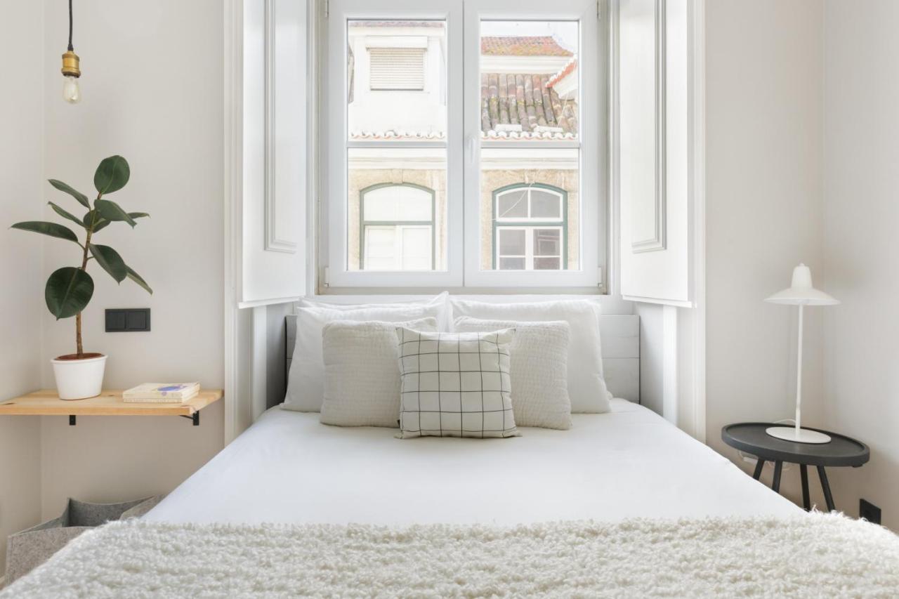 Update Urban Chic Flat In 19Th Century Building 2 Bedrooms & 2 Bathrooms & Ac Central Alfama District リスボン エクステリア 写真