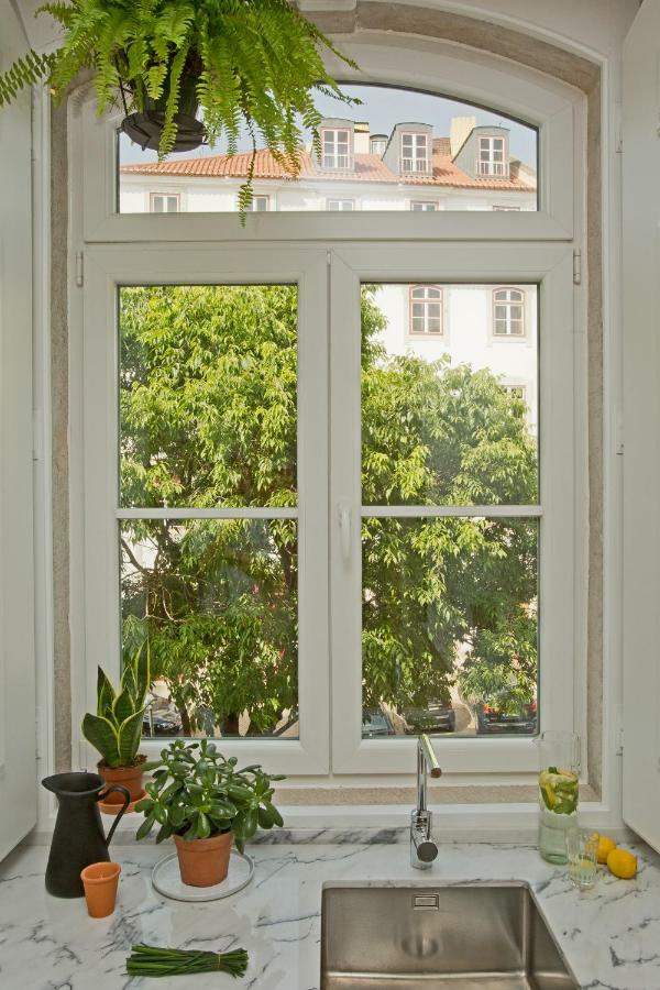 Update Urban Chic Flat In 19Th Century Building 2 Bedrooms & 2 Bathrooms & Ac Central Alfama District リスボン エクステリア 写真