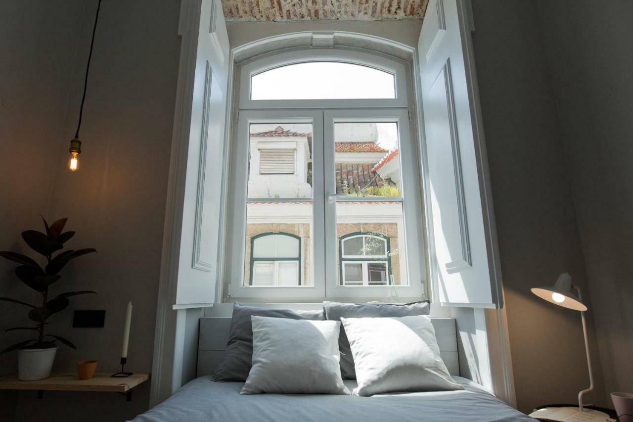 Update Urban Chic Flat In 19Th Century Building 2 Bedrooms & 2 Bathrooms & Ac Central Alfama District リスボン エクステリア 写真